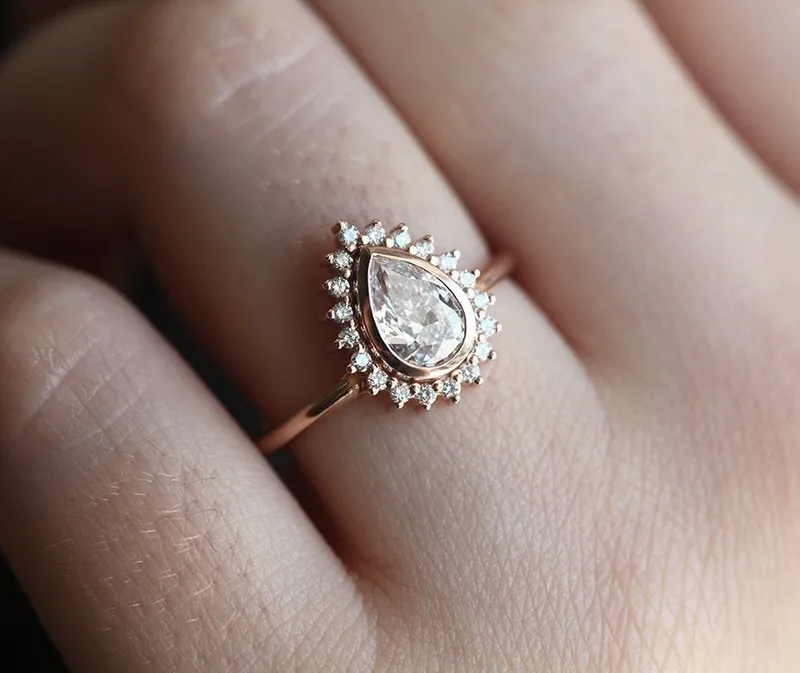 ALEXA DIAMOND RING SET WITH HALO AND MATCHING BAND vy 4