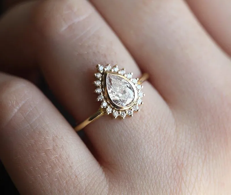 ALEXA DIAMOND RING SET WITH HALO AND MATCHING BAND vy 6