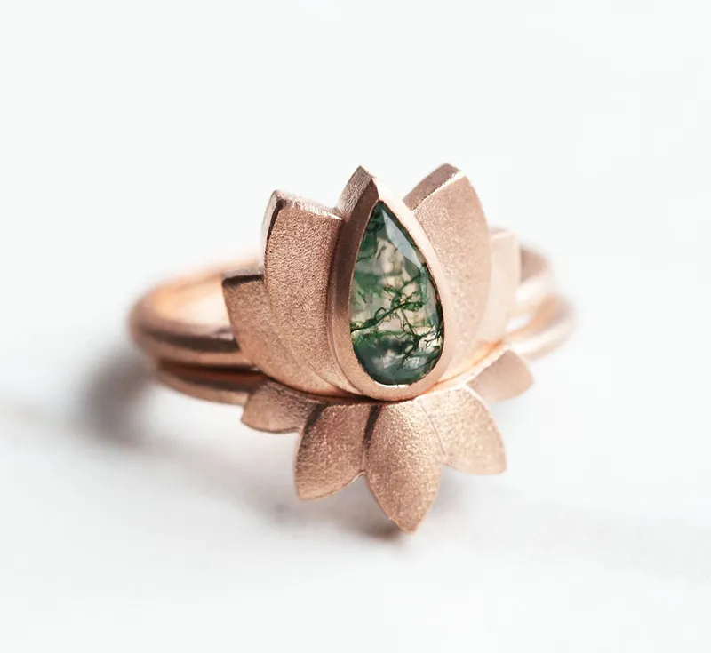 ALICE LOTUS RING SET green pear cut engagement ring