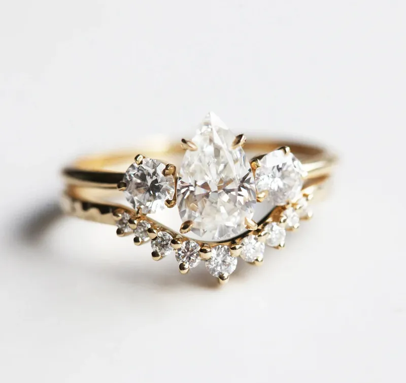 Alisa Pear Moissanite Ring vy 3