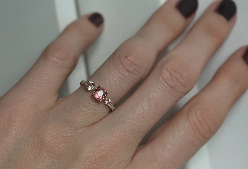 ANGELINA ROUND GARNET RING vy 5