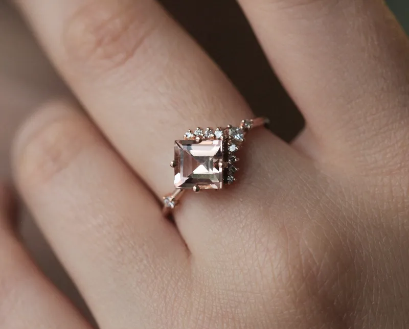 ARIA PEACH MORGANITE & DIAMOND CLUSTER RING vy 8