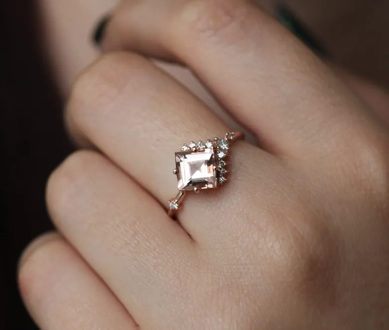 ARIA PEACH MORGANITE & DIAMOND CLUSTER RING vy 9