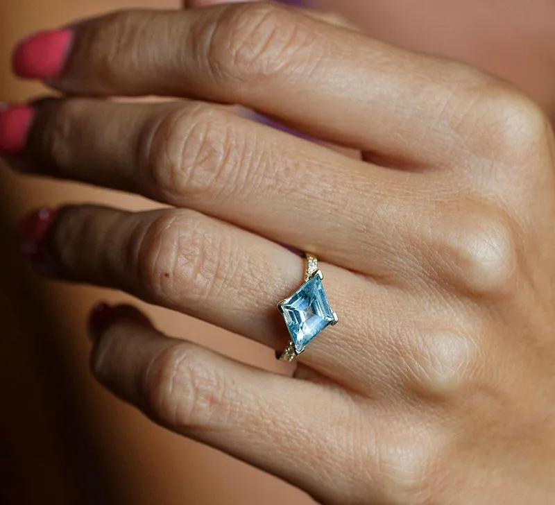 Asta Kite Aquamarine Engagement Ring view 2