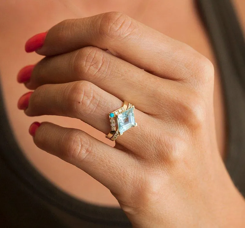 Asta Kite Aquamarine Engagement Ring view 4