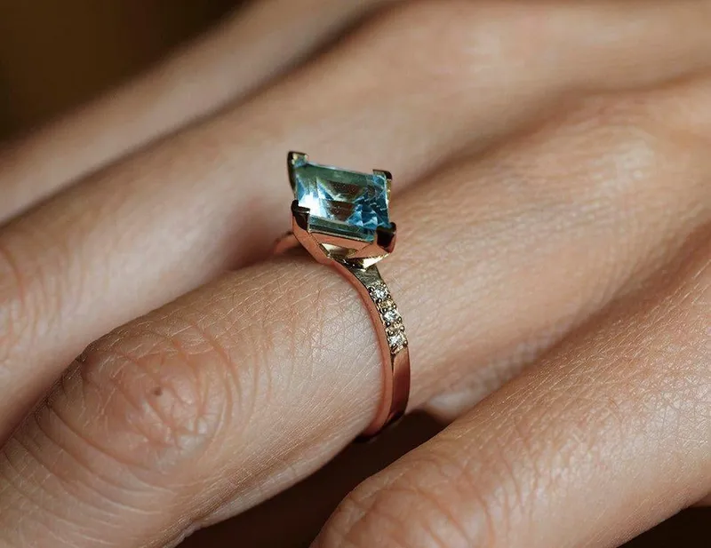 Asta Kite Aquamarine Engagement Ring view 5