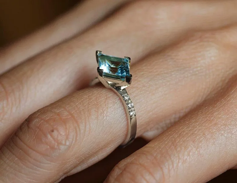 Asta Kite Aquamarine Engagement Ring view 6