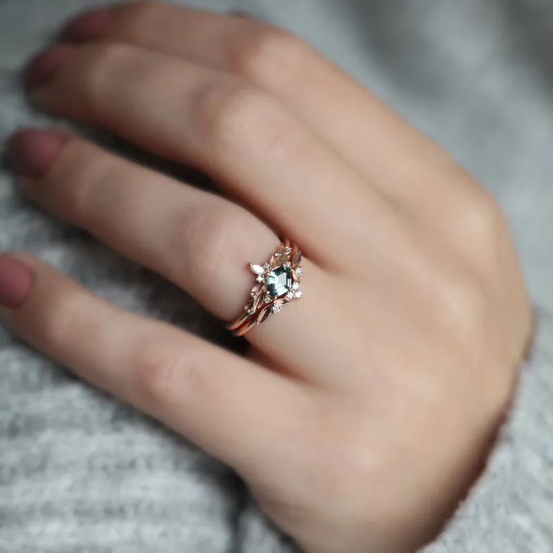 Aurora Shield-Cut Sapphire Ring Set view 16