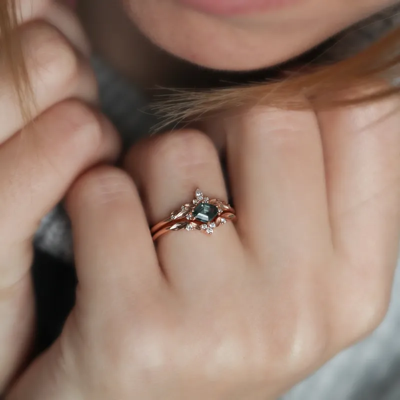 Aurora Shield-Cut Sapphire Ring Set view 17