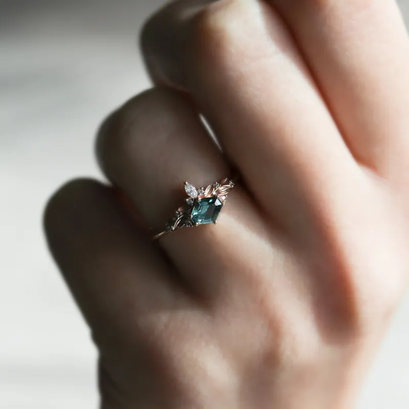 Aurora Shield-Cut Sapphire Ring Set view 18