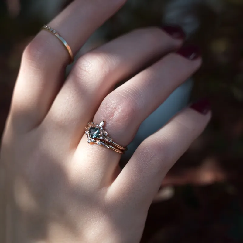 Aurora Shield-Cut Sapphire Ring Set view 19