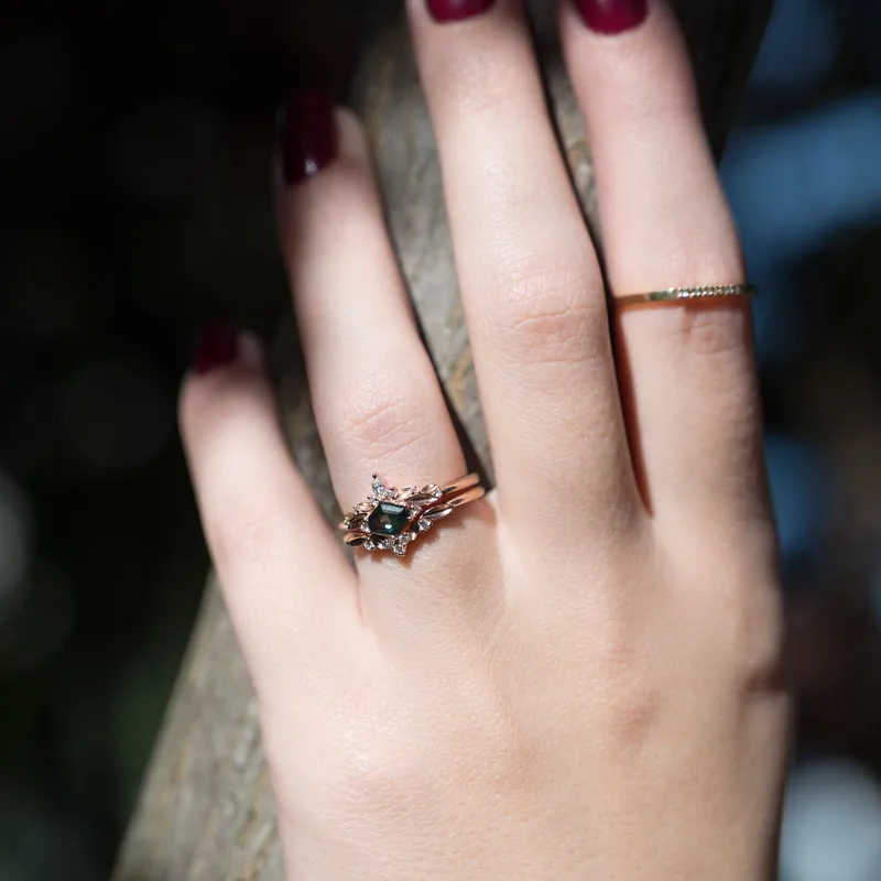 Aurora Shield-Cut Sapphire Ring Set view 20