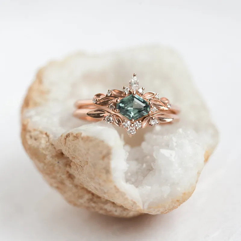 Aurora Shield-Cut Sapphire Ring Set view 6