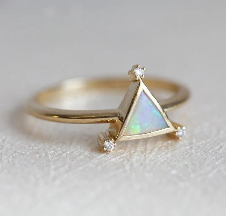 Avril Triangle Opal Ring vy 2