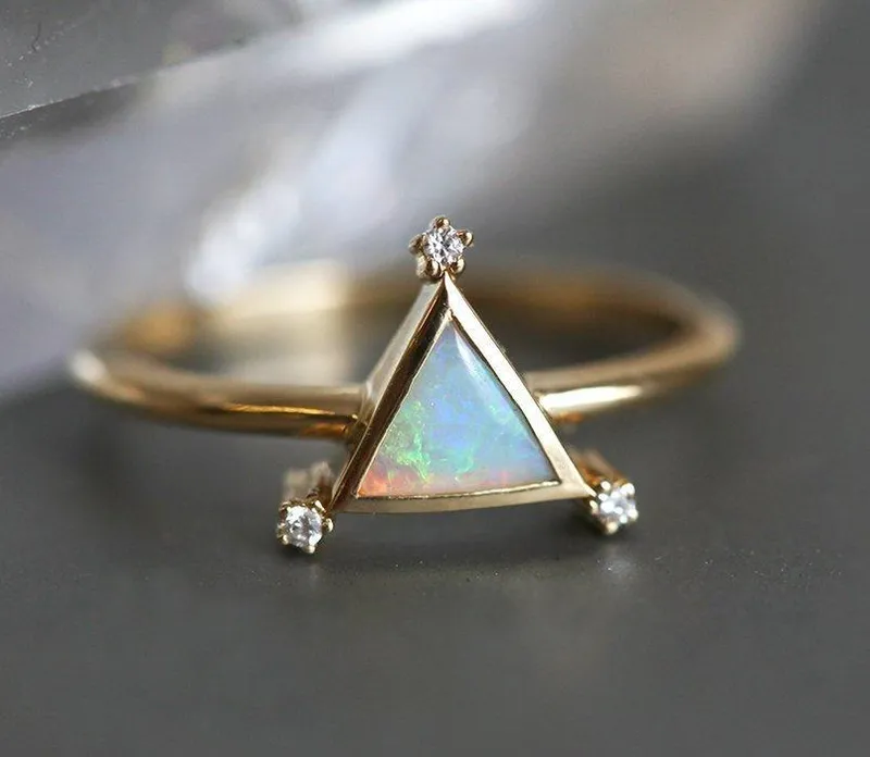 Avril Triangle Opal Ring vy 3
