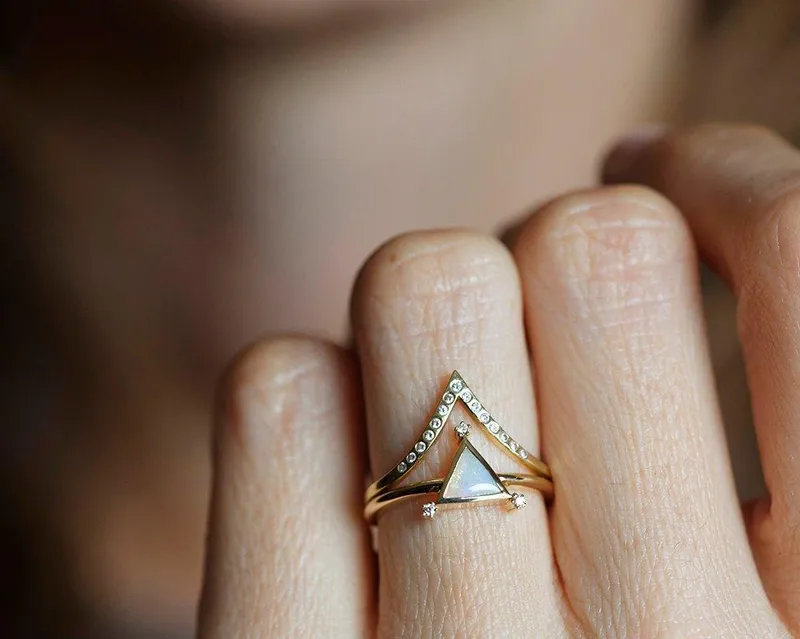 Avril Triangle Opal Ring vy 4