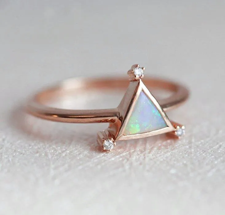 Avril Triangle Opal Ring vy 9