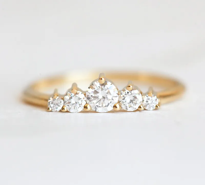 Azra Diamond Ring diamond round cut engagement ring