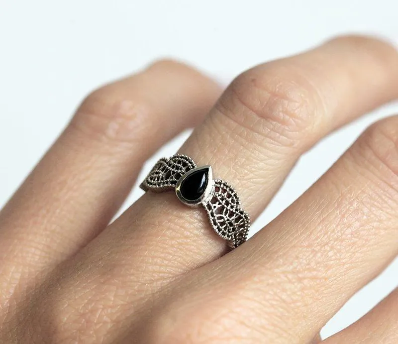 BLACK ONYX RING, GOLD Milgrain RING view 2