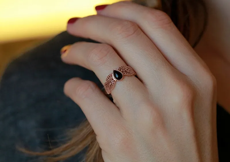 BLACK ONYX RING, GOLD Milgrain RING view 3