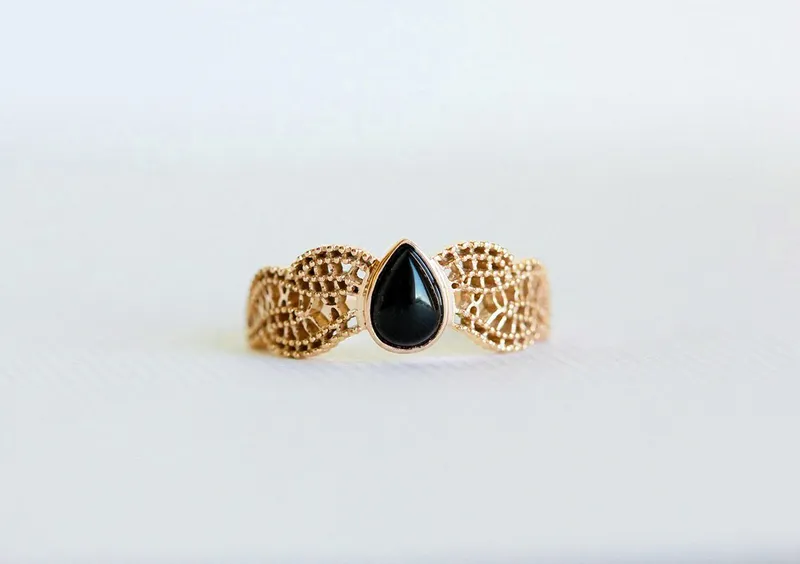 BLACK ONYX RING, GOLD Milgrain RING view 8