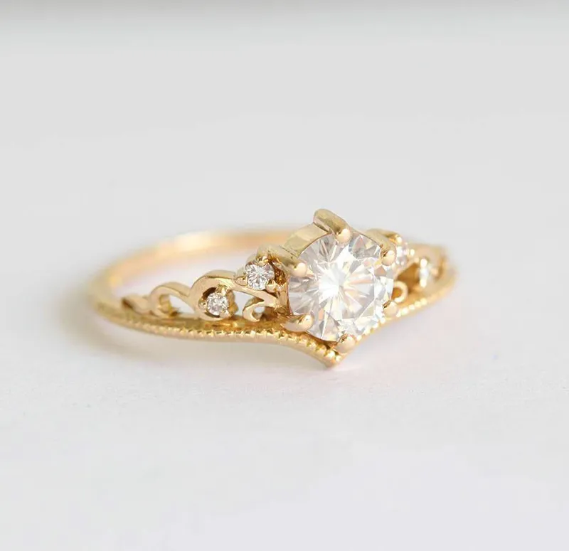 BELLA ROUND MOISSANITE & DIAMOND RING vy 10