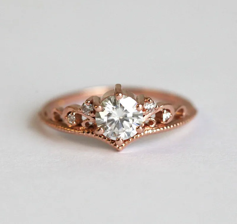 BELLA ROUND MOISSANITE & DIAMOND RING vy 6