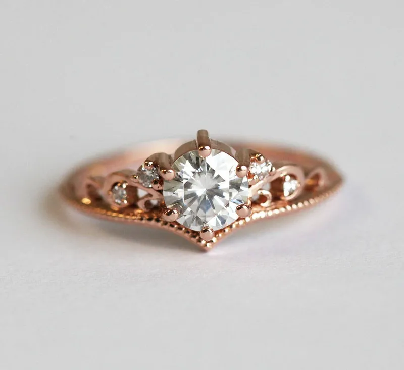 BELLA ROUND MOISSANITE & DIAMOND RING vy 9
