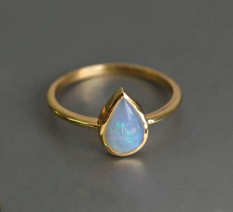 Betty Opal Ring vy 10