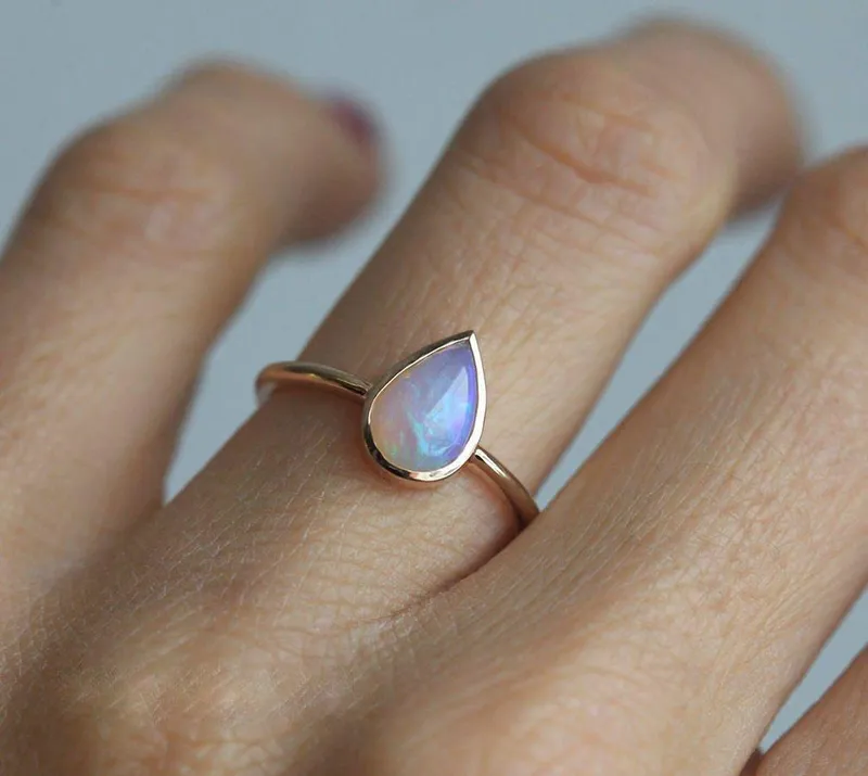 Betty Opal Ring vy 2
