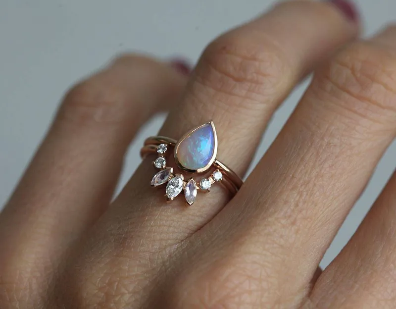 Betty Opal Ring vy 9