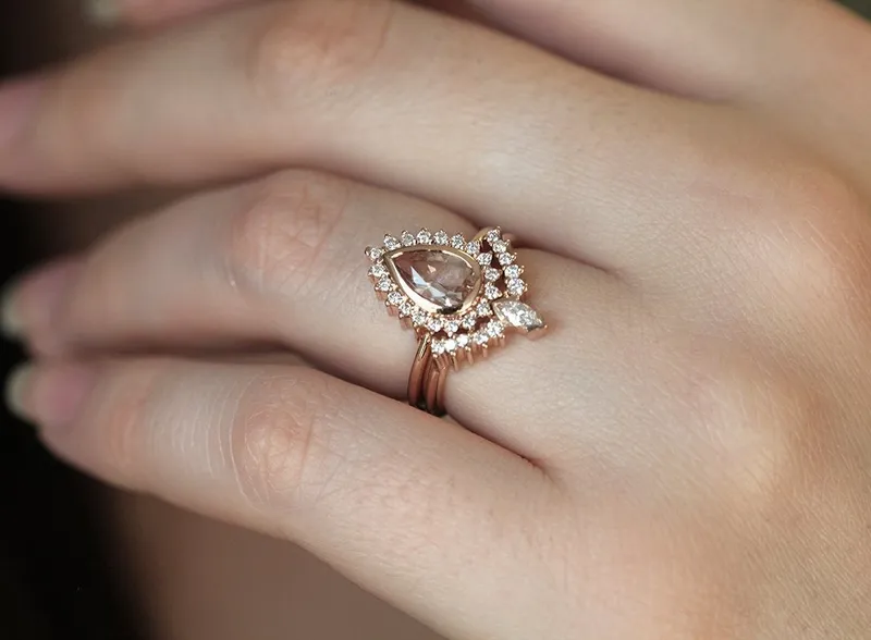 BEVERLY PEAR MORGANITE RING vy 10