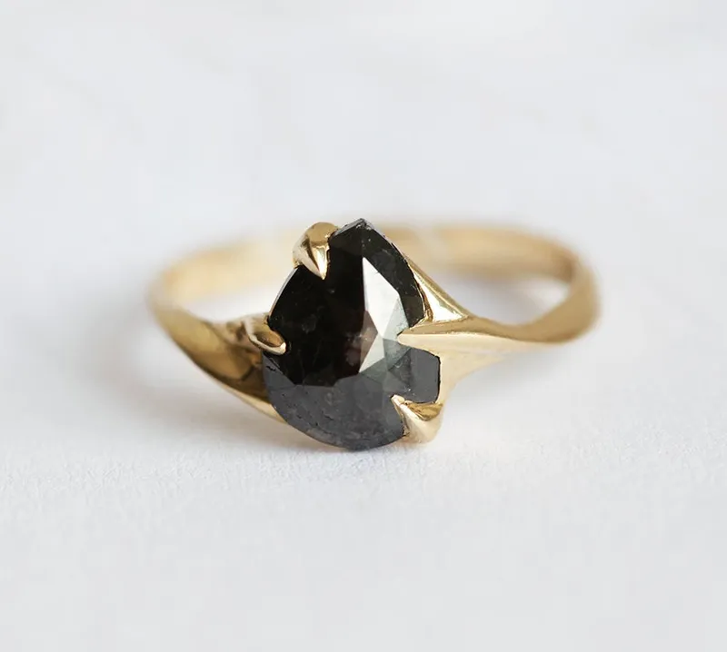 BLACK DIAMOND RING, PEAR DIAMOND RING vy 6