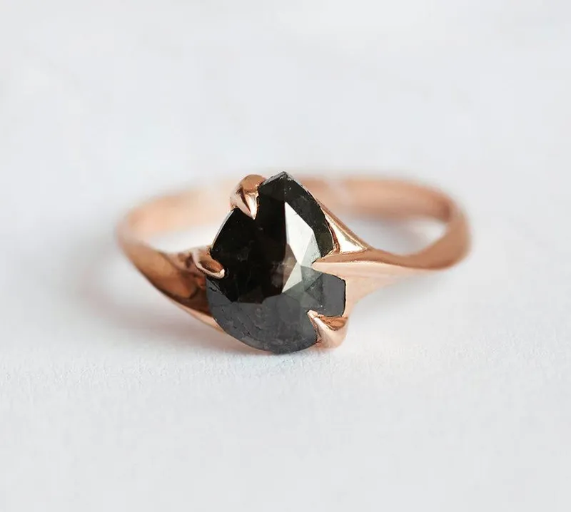 BLACK DIAMOND RING, PEAR DIAMOND RING vy 7