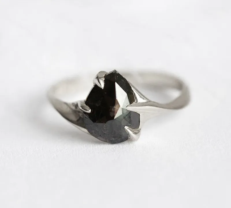 BLACK DIAMOND RING, PEAR DIAMOND RING vy 8