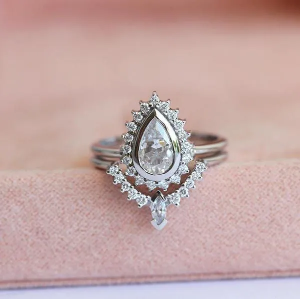 BRIDAL SET: PEAR DIAMOND RING WITH HALO & DIAMOND CROWN BAND vy 2
