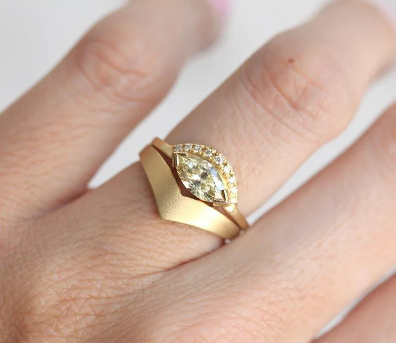 CHAMPAGNE DIAMOND RING, WEDDING BAND vy 2