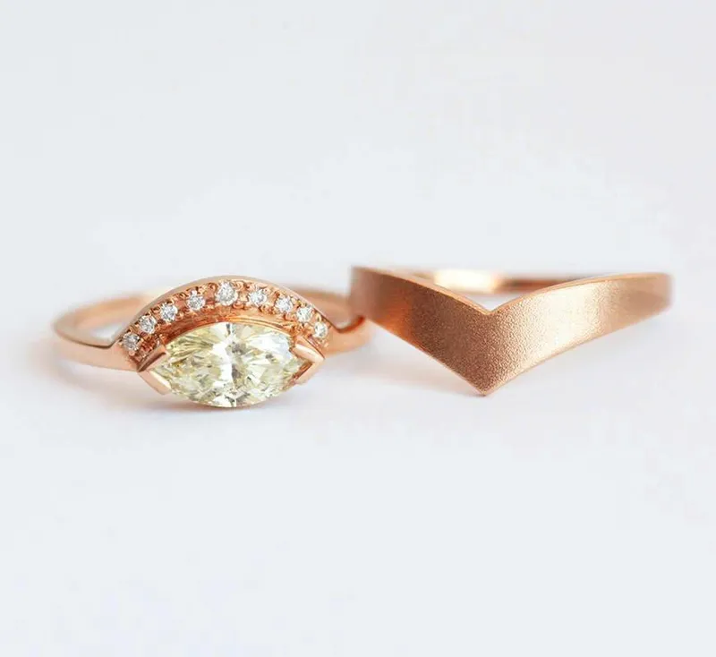 CHAMPAGNE DIAMOND RING, WEDDING BAND vy 6