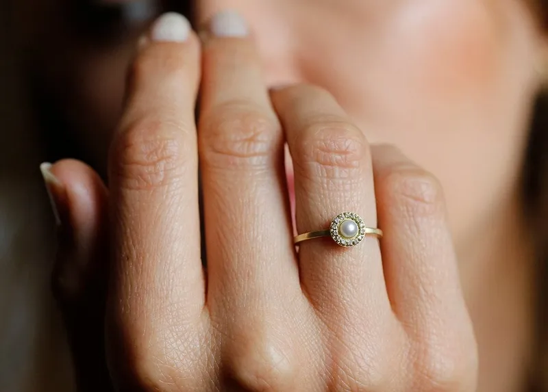 CADENCE ROUND PEARL RING vy 2