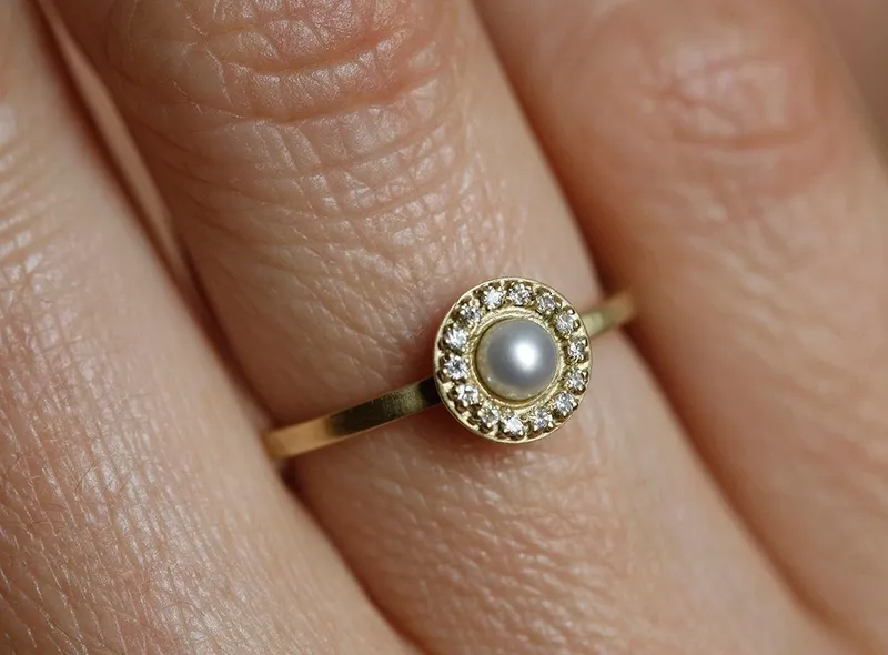 CADENCE ROUND PEARL RING vy 4