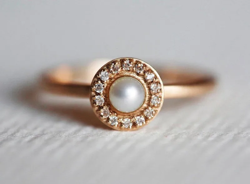 CADENCE ROUND PEARL RING vy 5
