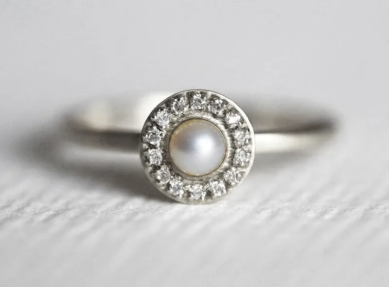 CADENCE ROUND PEARL RING vy 6