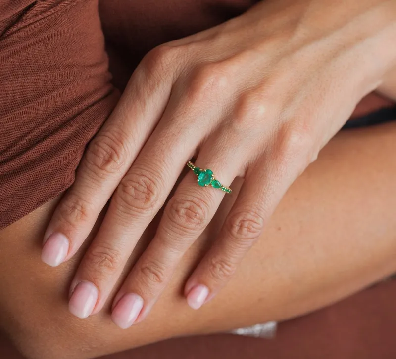 CAPRI GREEN EMERALD CLUSTER RING view 5