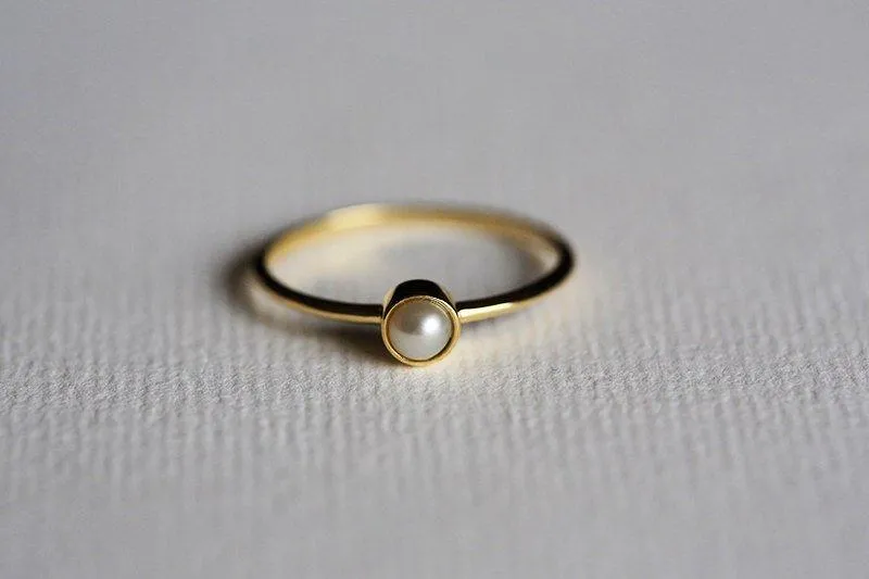 Celia Round Pearl Ring vy 4