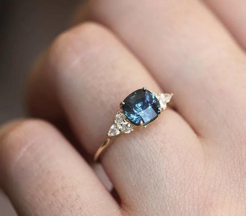 CHARVI CUSHION-CUT SAPPHIRE DIAMOND RING vy 4
