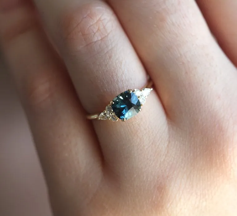 CHARVI CUSHION-CUT SAPPHIRE DIAMOND RING vy 6