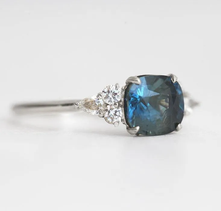 CHARVI CUSHION-CUT SAPPHIRE DIAMOND RING vy 8