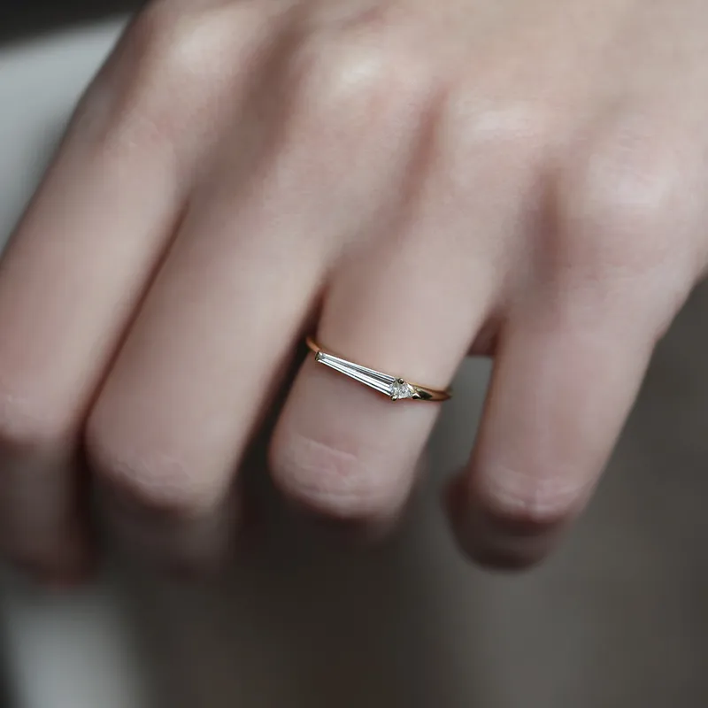 CLEMENTINE BAGUETTE DIAMOND RING vy 2