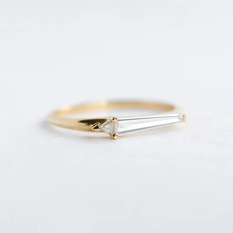 CLEMENTINE BAGUETTE DIAMOND RING vy 3