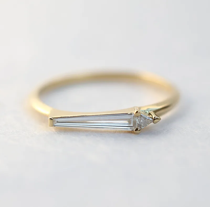 CLEMENTINE BAGUETTE DIAMOND RING vy 5